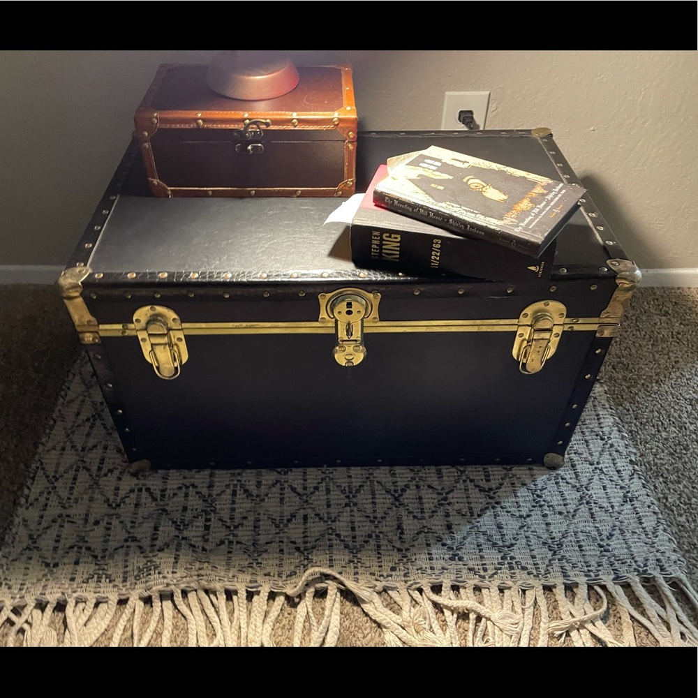 Seward Trunk - Picture 4 of 5